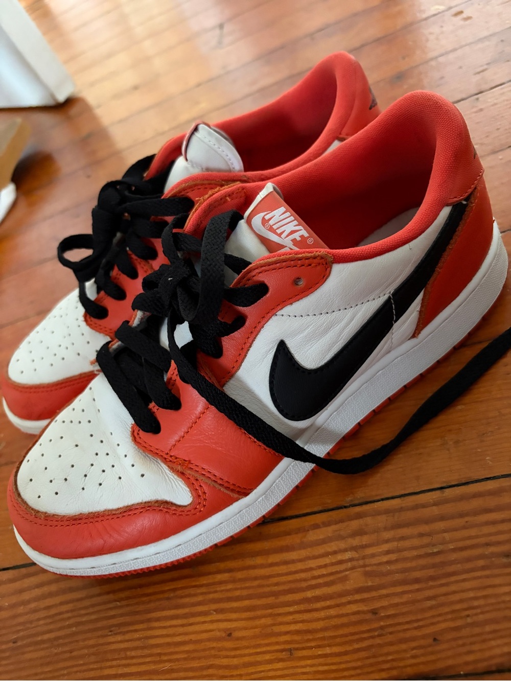 Nike Jordan Low-Top Sneakers in White, orange & Black youth 7Y women 8.5